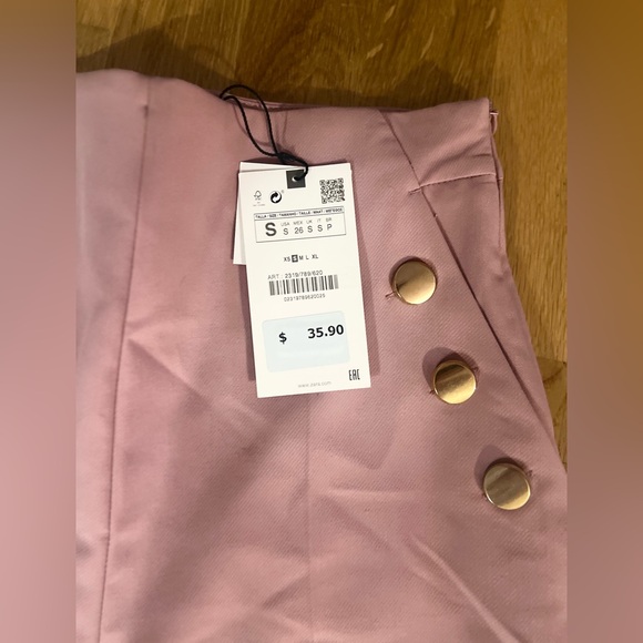 Zara pleated shorts - Sizes Small and Medium - Picture 3 of 6